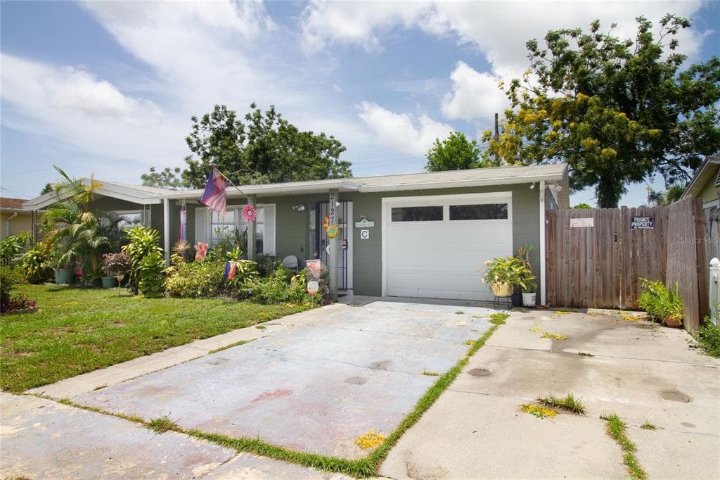 2127 PEGGY DRIVE HOLIDAY, FL 34690