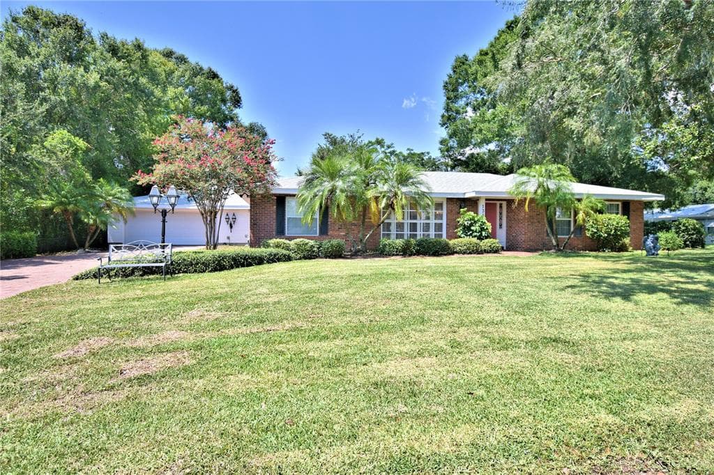 136 PARK LANE SE WINTER HAVEN, FL 33884
