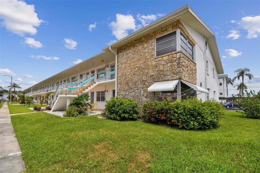 2011 58TH AVENUE N UNIT 12 ST PETERSBURG, FL 33714