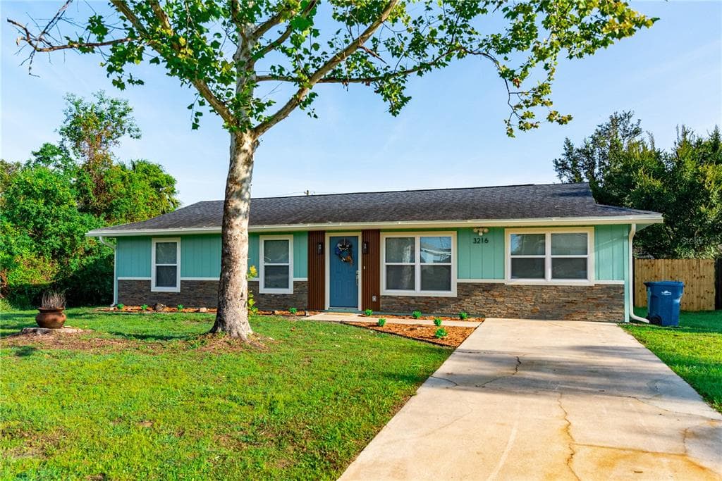 3216 S DORCHESTER DRIVE DELTONA, FL 32738