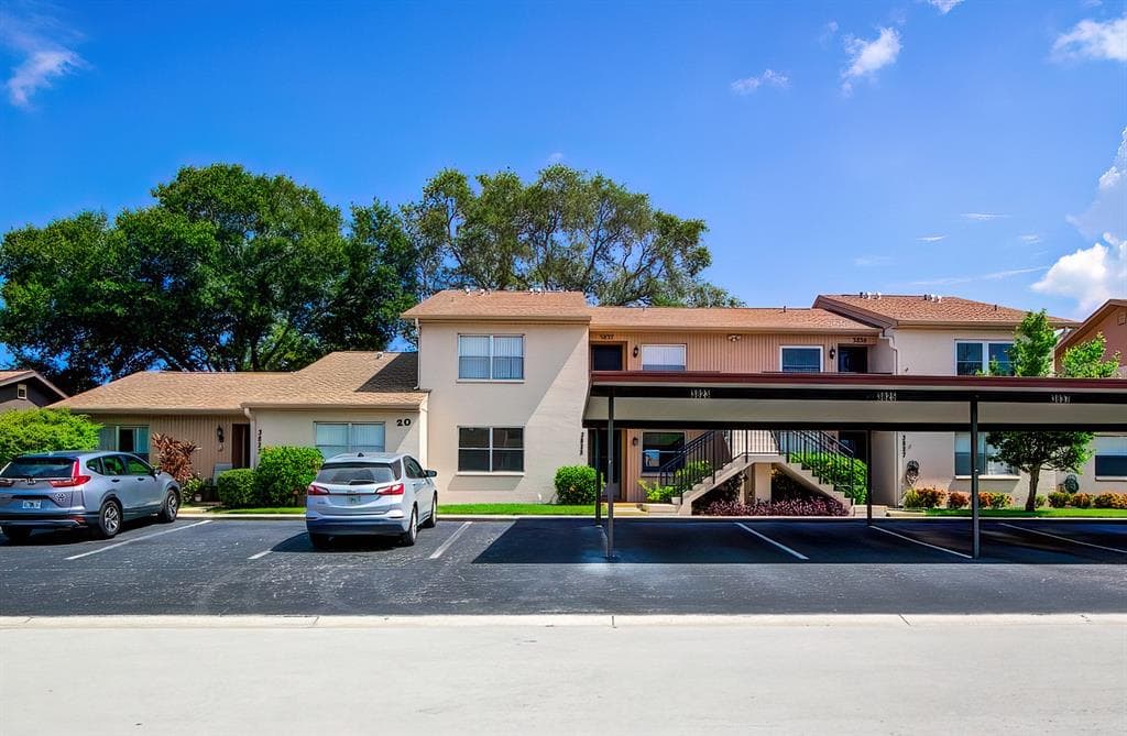3825 SAILMAKER LANE UNIT 6 HOLIDAY, FL 34691