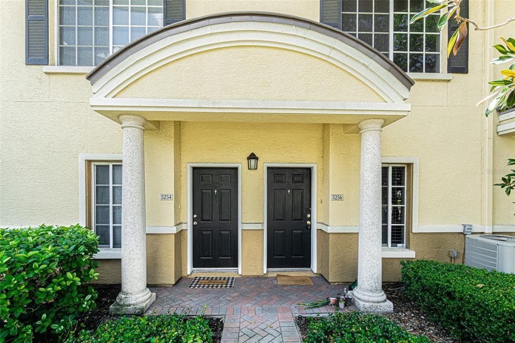 5256 W KENNEDY BOULEVARD UNIT 5256 TAMPA, FL 33609