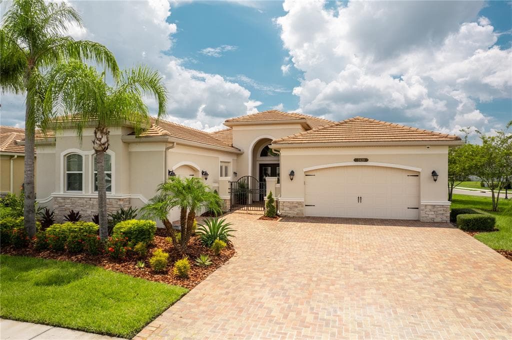 2420 COCO PALM CIRCLE WESLEY CHAPEL, FL 33543