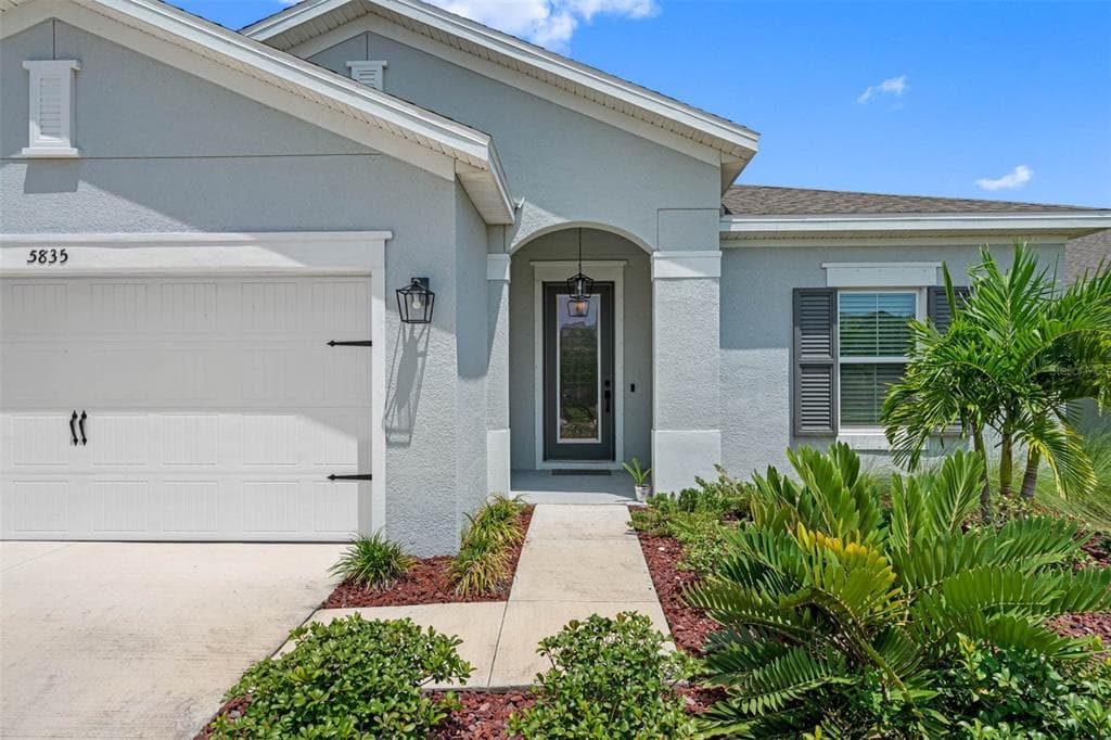 5835 SILVER SUN DRIVE APOLLO BEACH, FL 33572