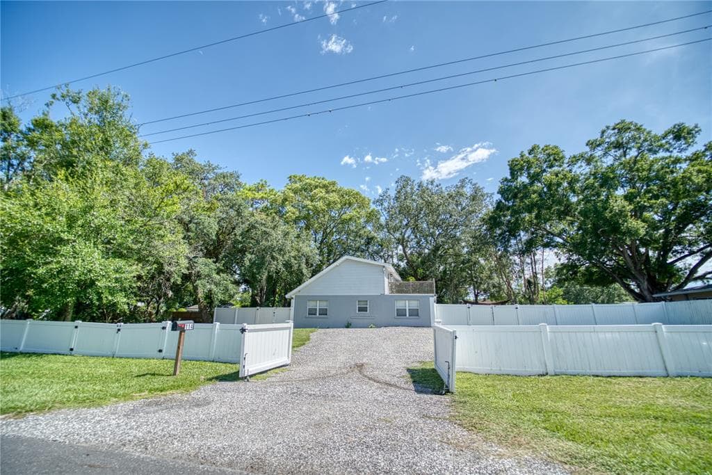 114 ARKWRIGHT DRIVE TAMPA, FL 33613