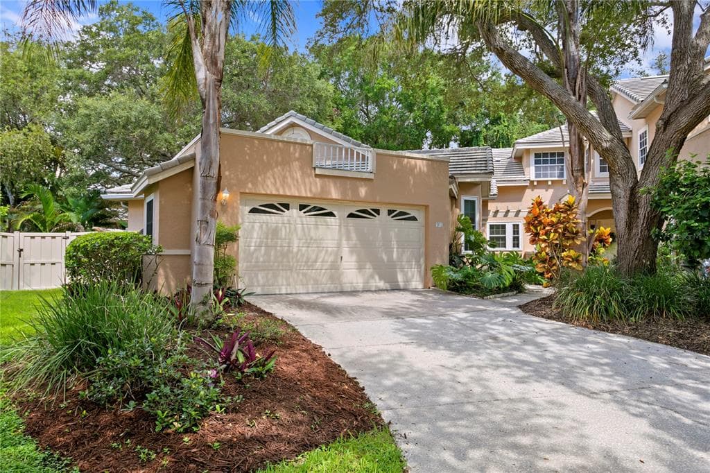5102 WHITE PINE CIRCLE NE ST PETERSBURG, FL 33703