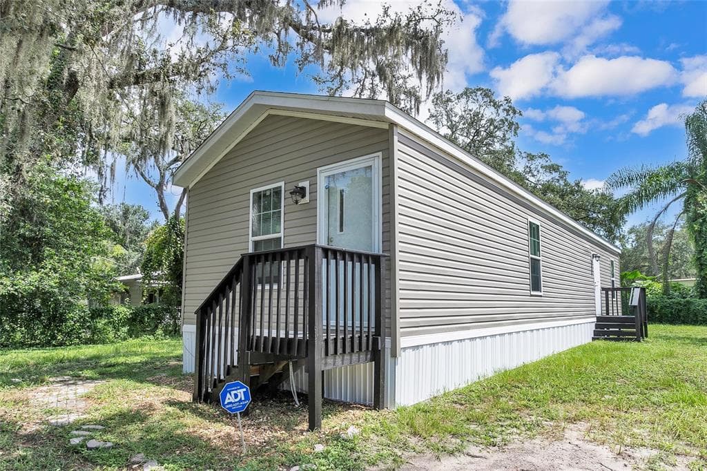 5306 HILLSBOROUGH CIRCLE TAMPA, FL 33610