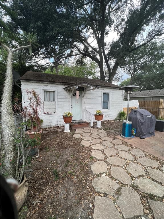 8910 EL PORTAL DRIVE TAMPA, FL 33604
