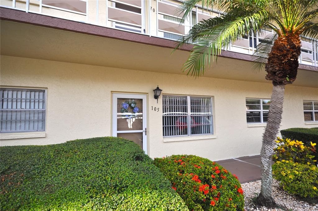 5705 80TH STREET N UNIT 105 ST PETERSBURG, FL 33709