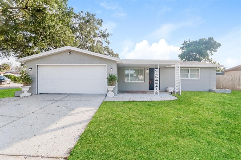 9800 LAKE CHRISE LANE PORT RICHEY, FL 34668