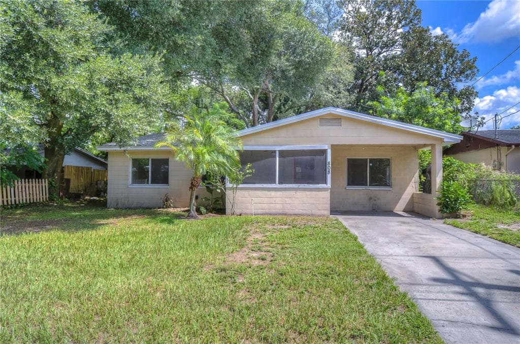 808 S CASTLE COURT TAMPA, FL 33612