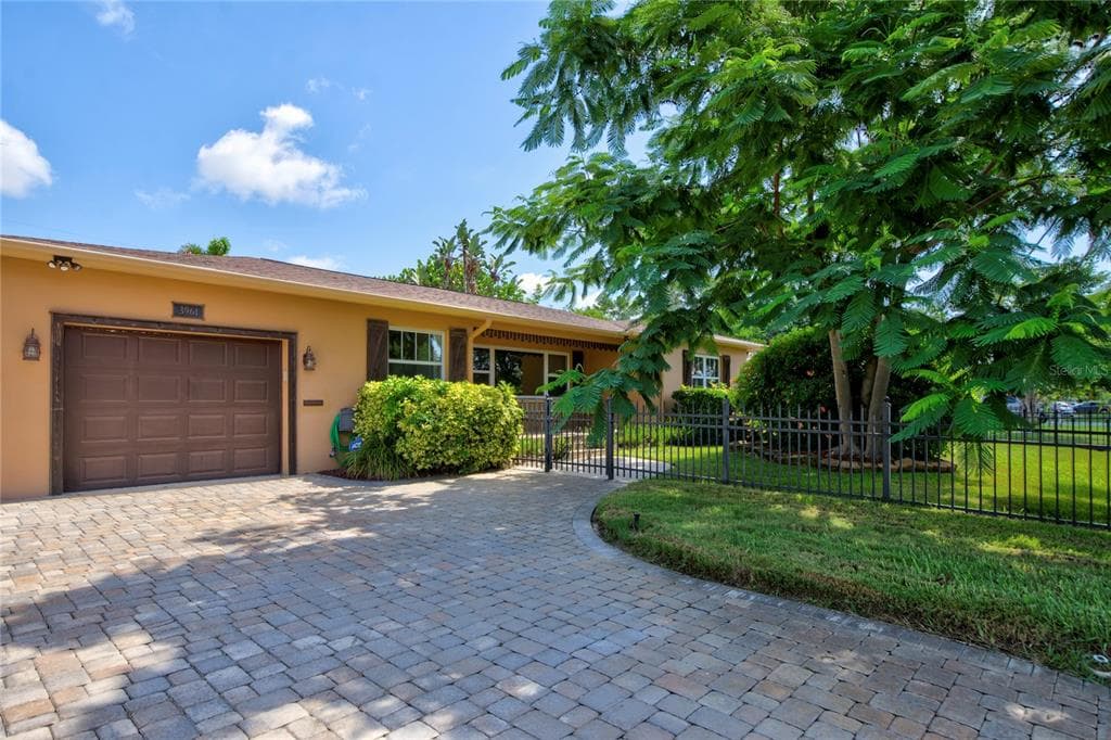 3961 26TH AVENUE N ST PETERSBURG, FL 33713
