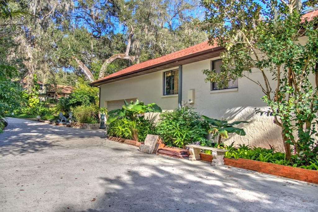 307 APACHE TRAIL BRANDON, FL 33511
