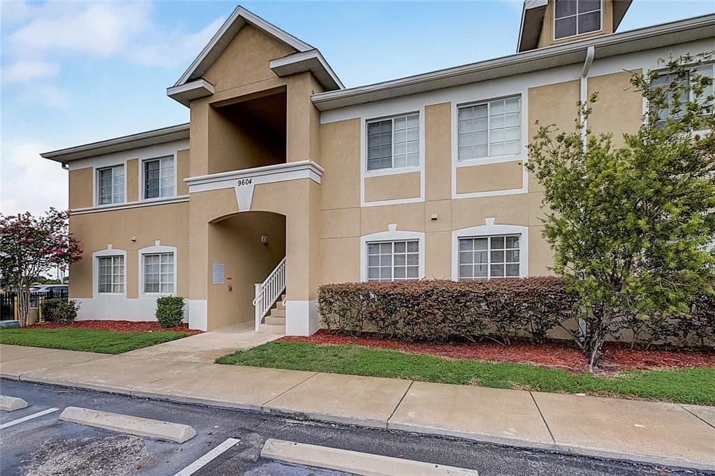 9604 SEADALE COURT UNIT 102 RIVERVIEW, FL 33578