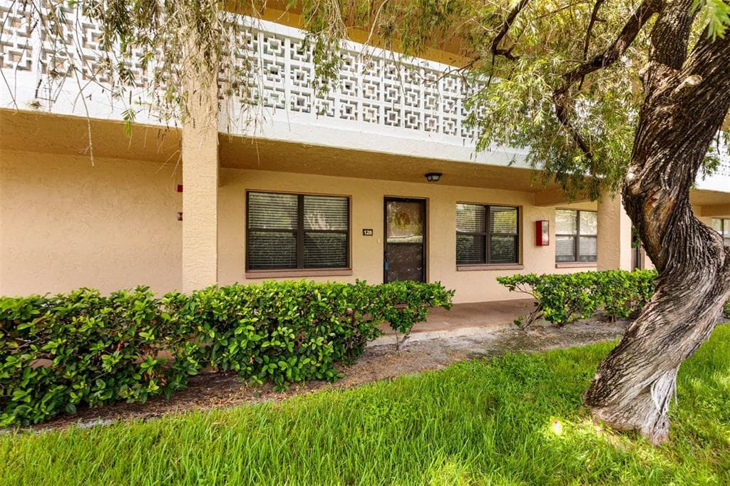 5080 LOCUST STREET NE UNIT 128 ST PETERSBURG, FL 33703