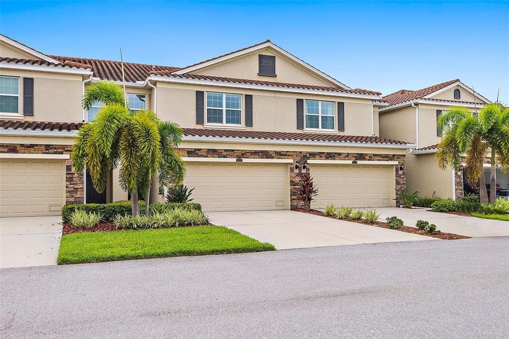 568 53RD AVENUE N ST PETERSBURG, FL 33703