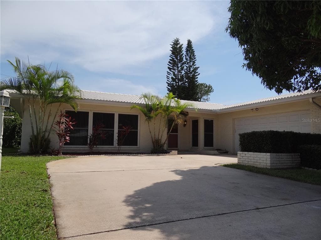 14782 IMPERIAL POINT DRIVE S LARGO, FL 33774