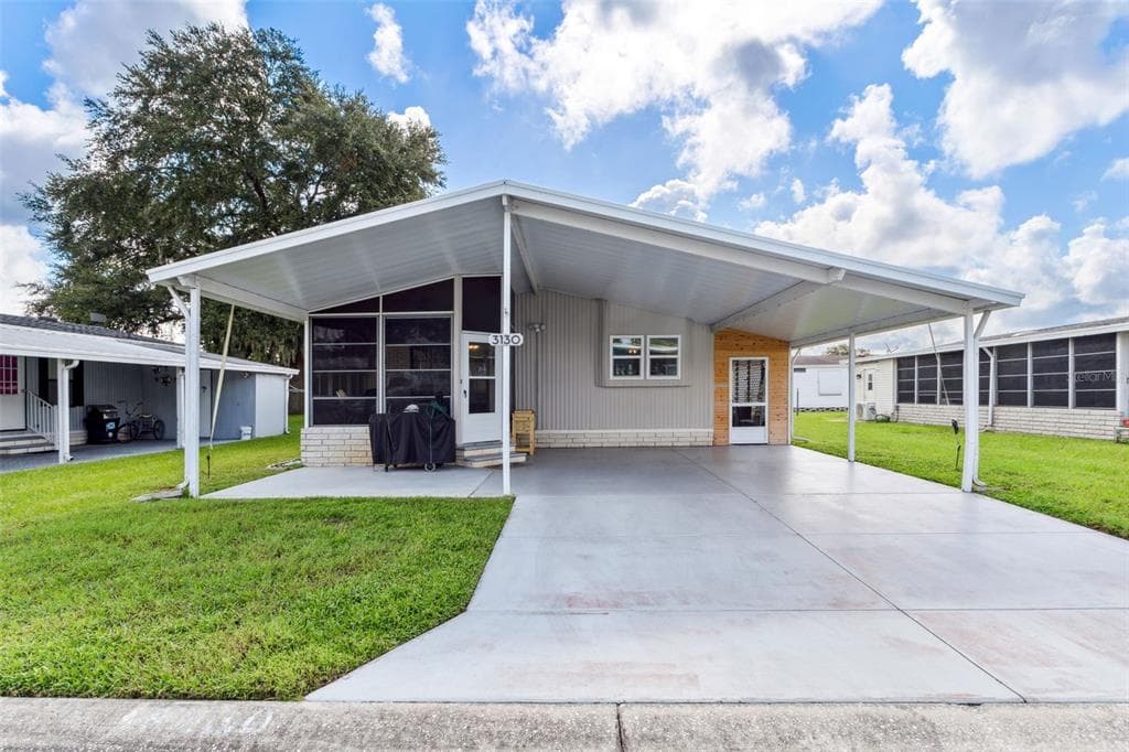 3130 POND HOLLOW STREET WESLEY CHAPEL, FL 33543