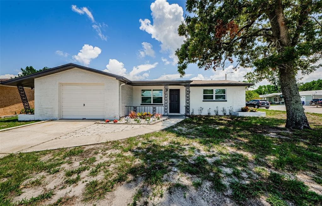 1344 SOLAR DRIVE HOLIDAY, FL 34691
