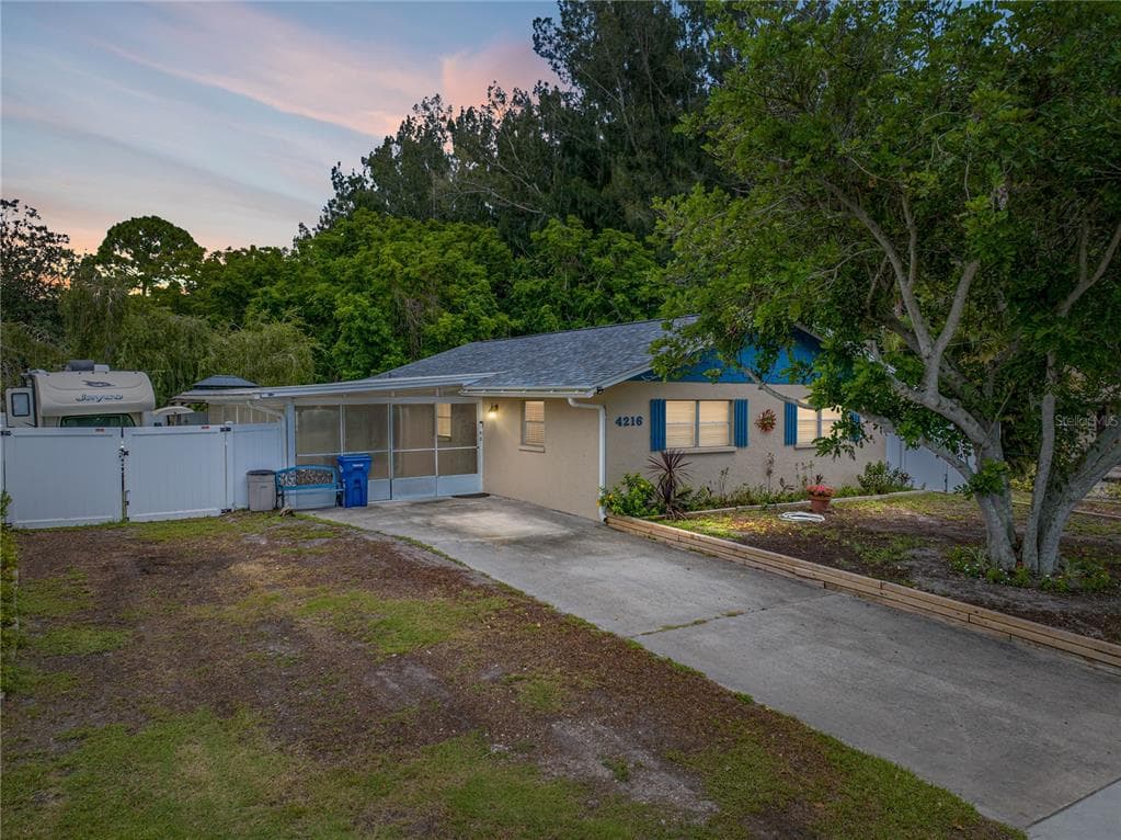 4216 3RD AVENUE W PALMETTO, FL 34221