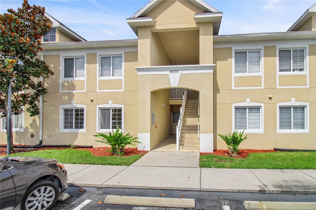 9538 NEWDALE WAY UNIT 101 RIVERVIEW, FL 33578