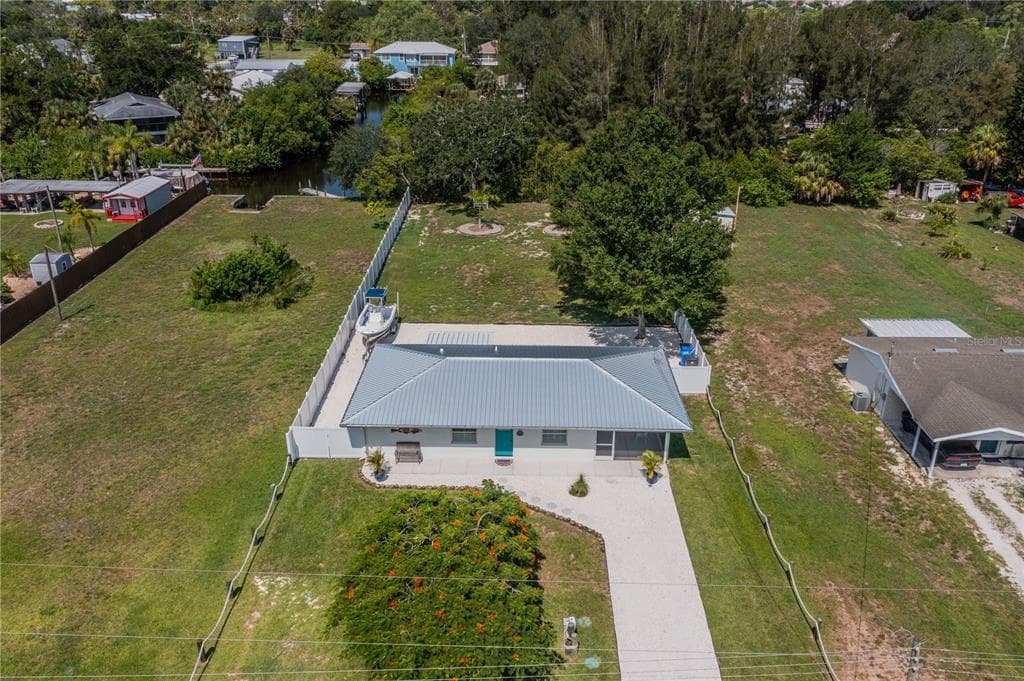 224 13TH STREET NW RUSKIN, FL 33570