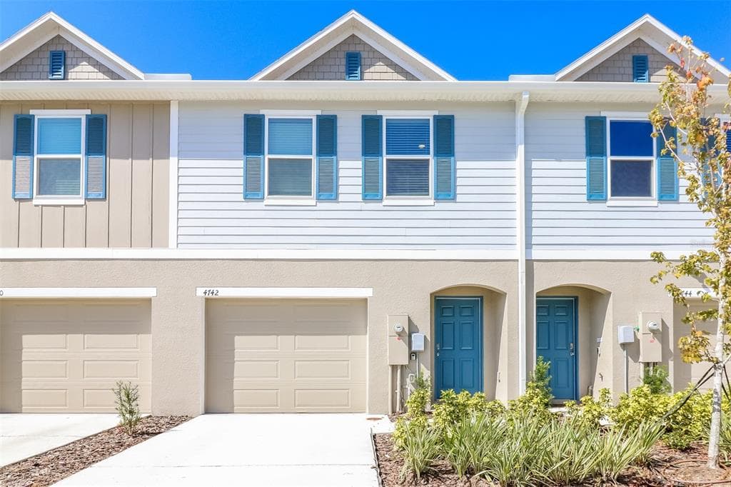 4742 LEGENDARY OAKS STREET TAMPA, FL 33610
