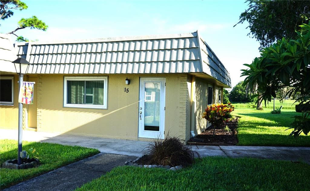 201 KINGS BOULEVARD UNIT 15 SUN CITY CENTER, FL 33573