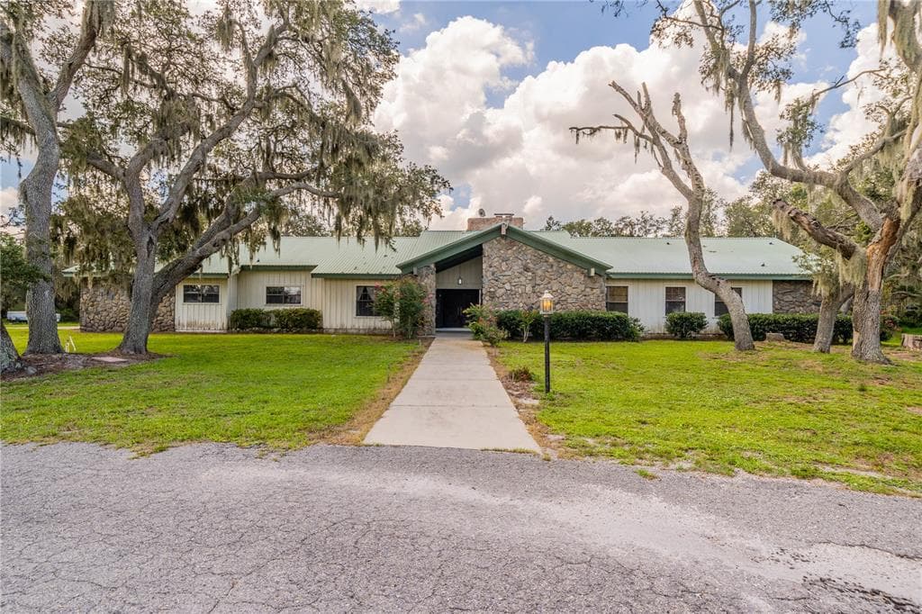 5715 BRIGMAN AVENUE WIMAUMA, FL 33598