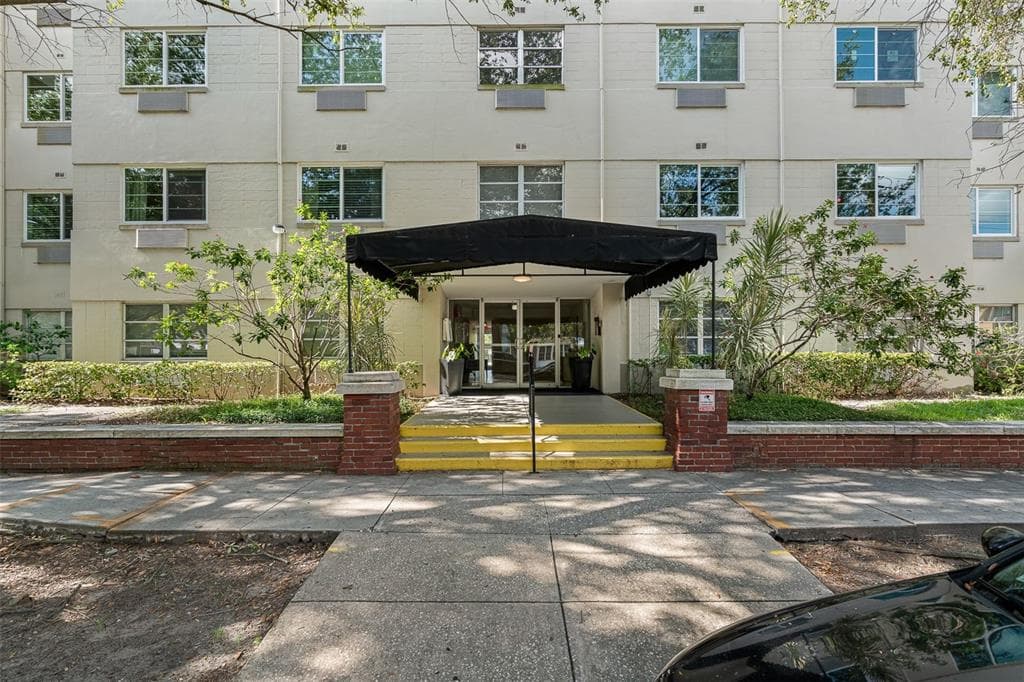 406 W AZEELE STREET UNIT 207 TAMPA, FL 33606
