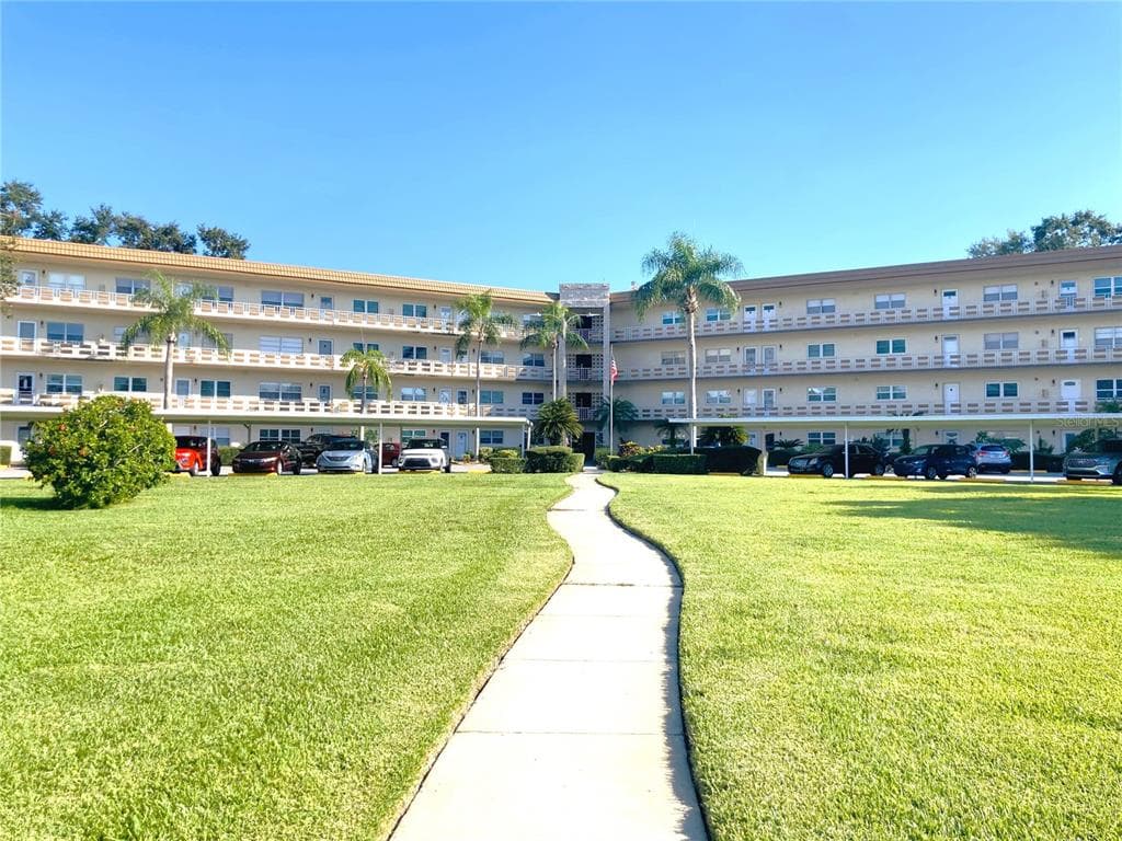 5725 80TH STREET N UNIT 403 ST PETERSBURG, FL 33709