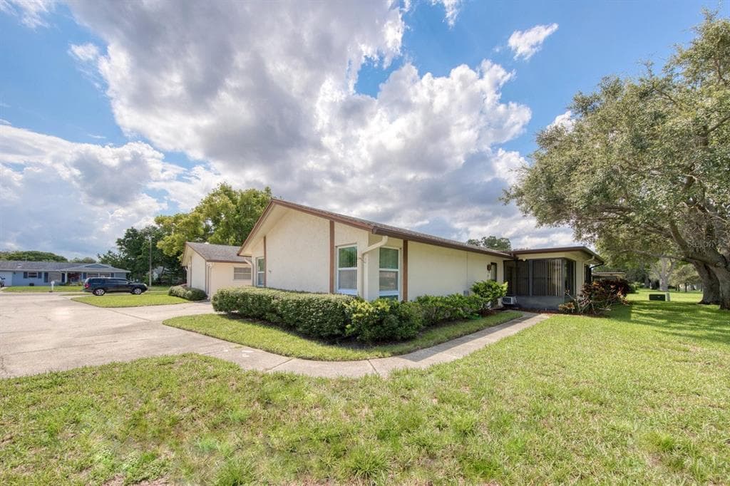 1335 QUEEN ANNE DRIVE UNIT D PALM HARBOR, FL 34684