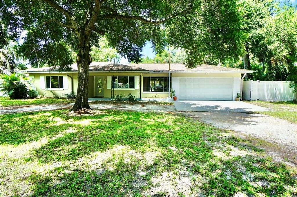 104 INDIAN ROCKS ROAD S BELLEAIR BLUFFS, FL 33770