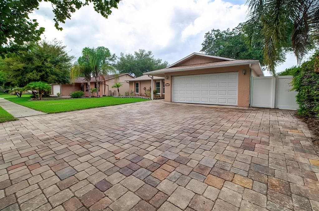 15110 BRUSHWOOD DRIVE TAMPA, FL 33624