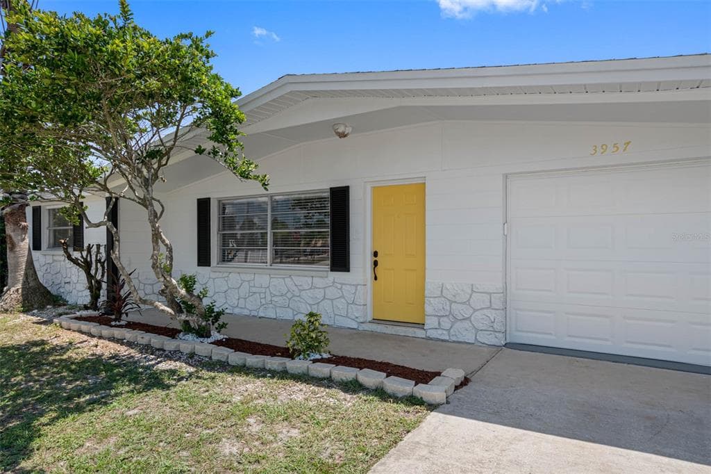 3957 PENSDALE DRIVE NEW PORT RICHEY, FL 34652