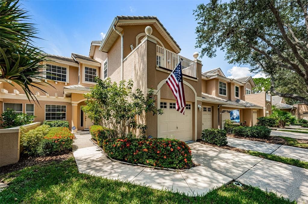 5071 WHITE PINE CIRCLE NE ST PETERSBURG, FL 33703