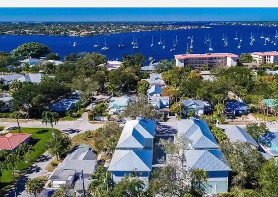 665 SW CLEVELAND AVE APT 1 AVENUE STUART, FL 34994