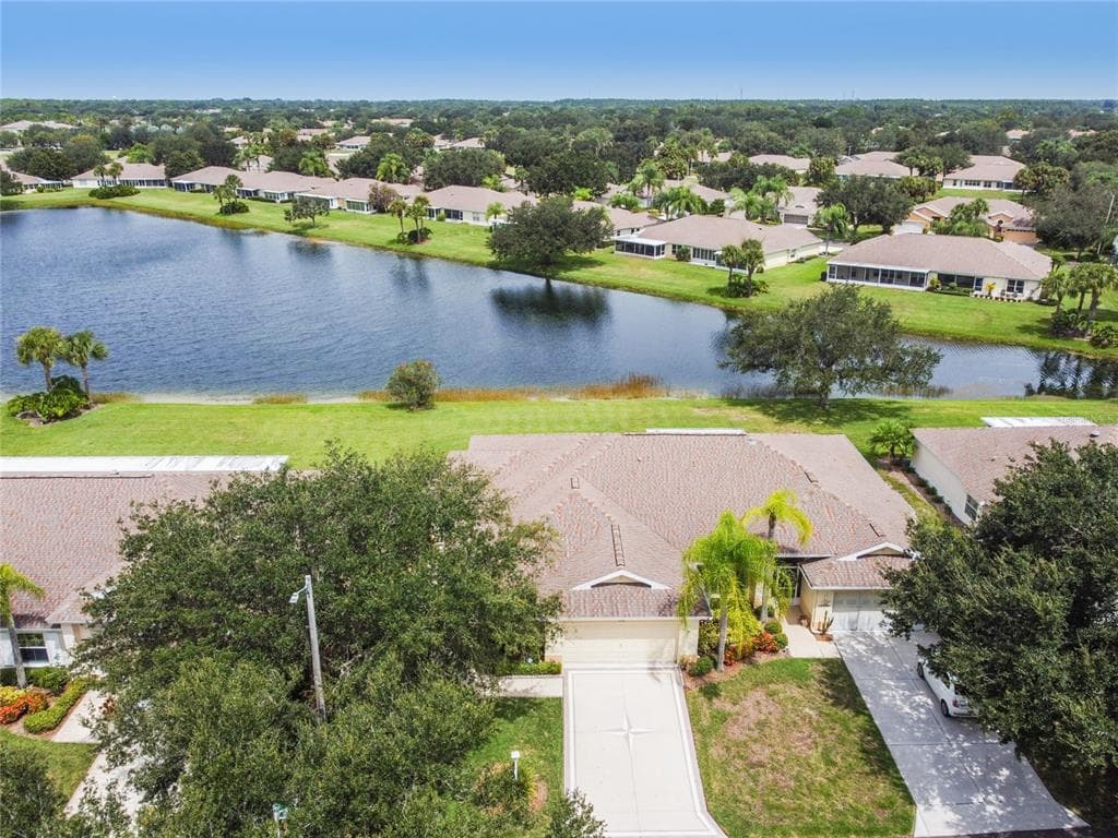 2334 BROOKFIELD GREENS CIRCLE UNIT 52 SUN CITY CENTER, FL 33573