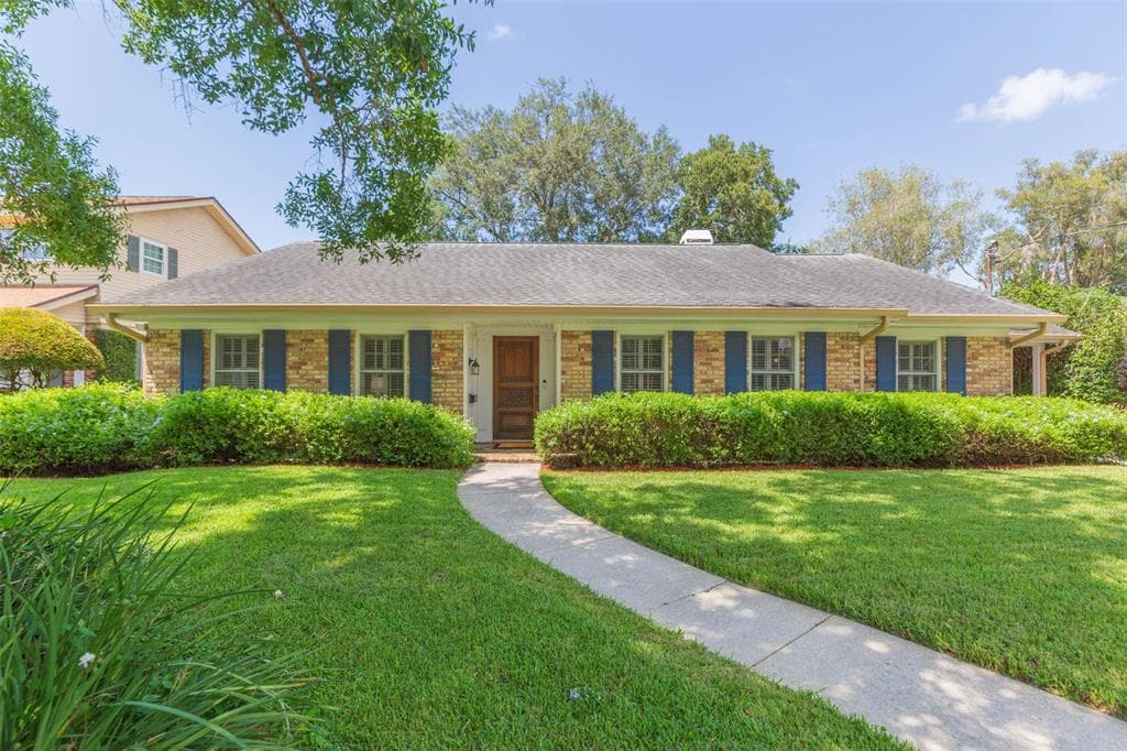 2815 LINTHICUM PLACE TAMPA, FL 33618
