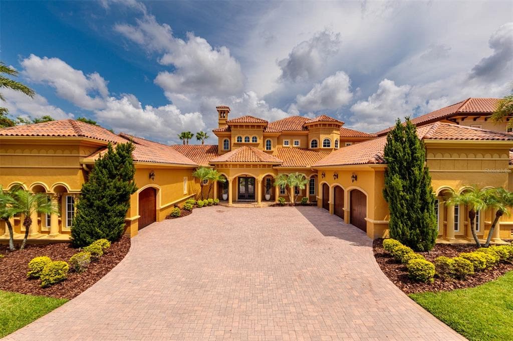 8967 SILVERTHORN ROAD LARGO, FL 33777