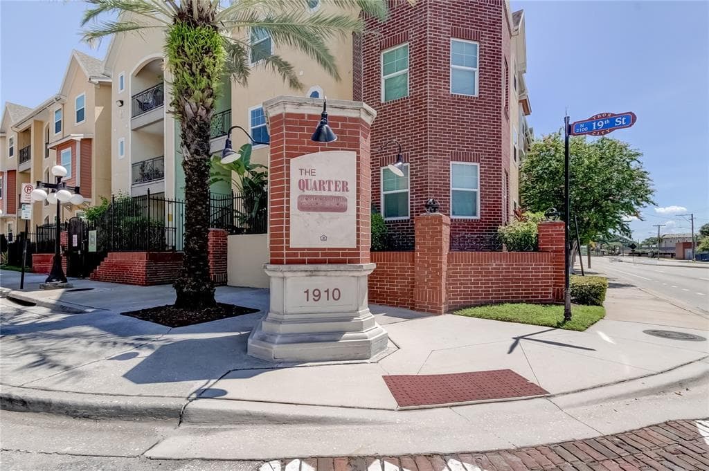 1910 E PALM AVENUE UNIT 10202 TAMPA, FL 33605