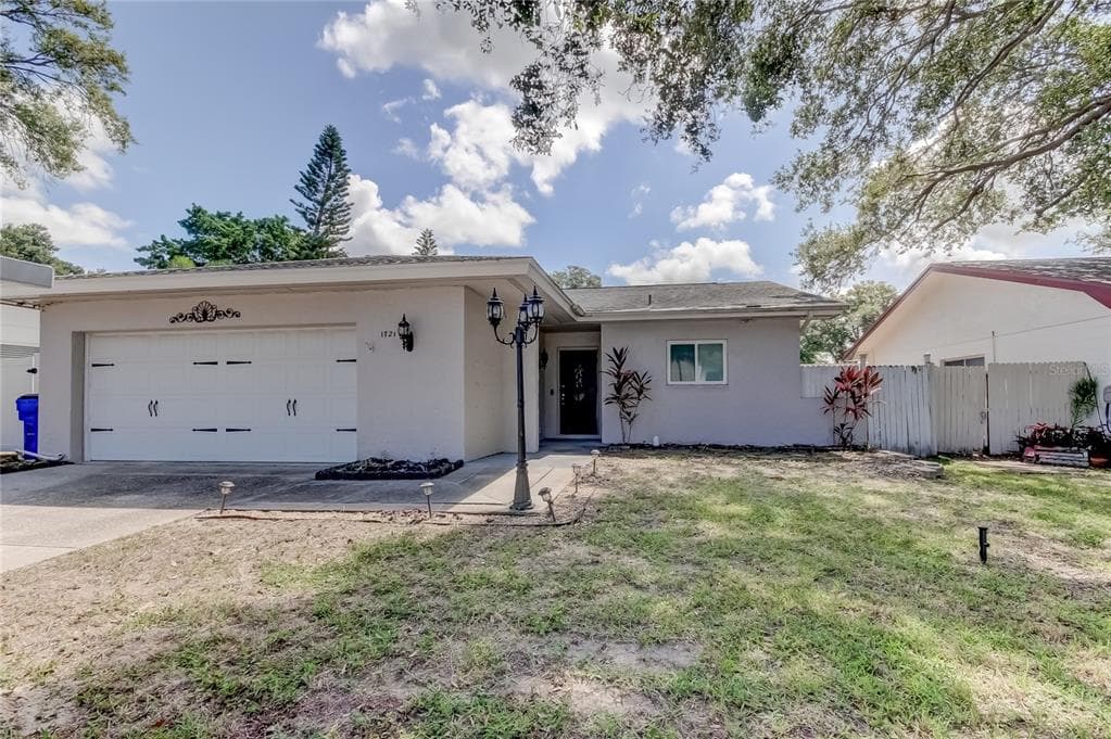 1721 W GROVELEAF AVENUE PALM HARBOR, FL 34683