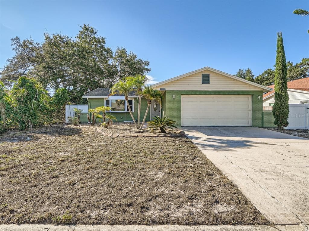 11934 LILLIAN AVENUE SEMINOLE, FL 33778
