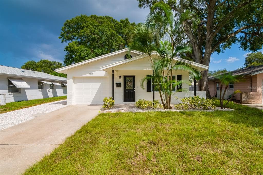 209 SE MADISON CIRCLE N ST PETERSBURG, FL 33703