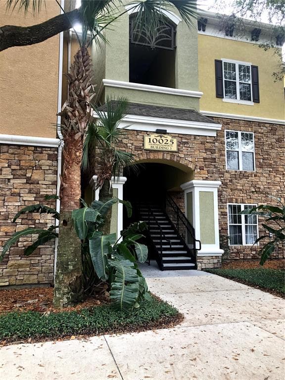10025 COURTNEY PALMS BOULEVARD UNIT 201 TAMPA, FL 33619