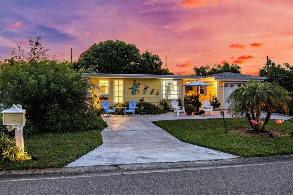2472 TRADE WINDS DRIVE DUNEDIN, FL 34698