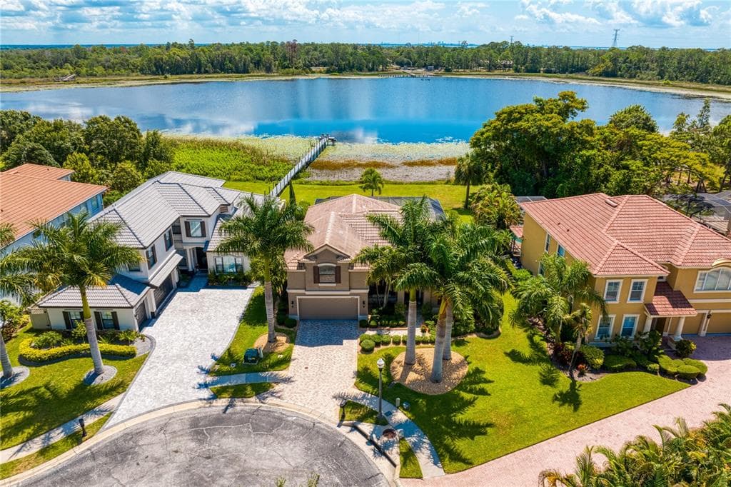 2691 LAKEBREEZE LANE S CLEARWATER, FL 33759