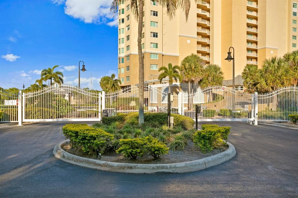 10851 MANGROVE CAY LANE NE UNIT 812 ST PETERSBURG, FL 33716