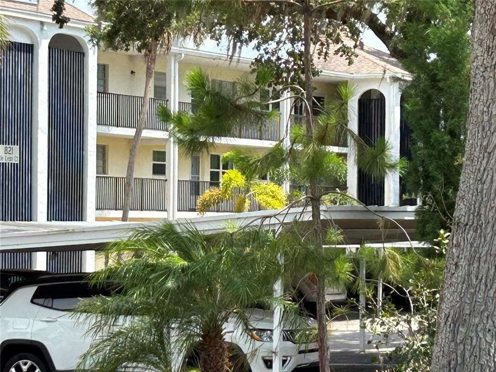 821 DELEON COURT UNIT 207 DUNEDIN, FL 34698