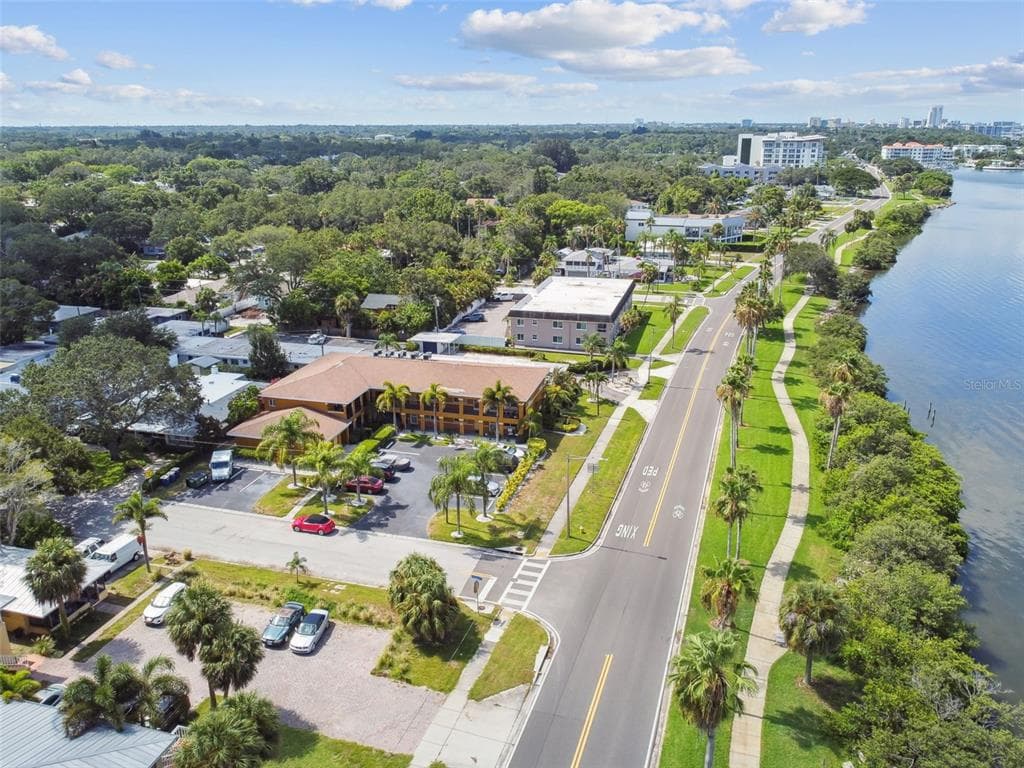 2037 EDGEWATER DRIVE UNIT 103 CLEARWATER, FL 33755